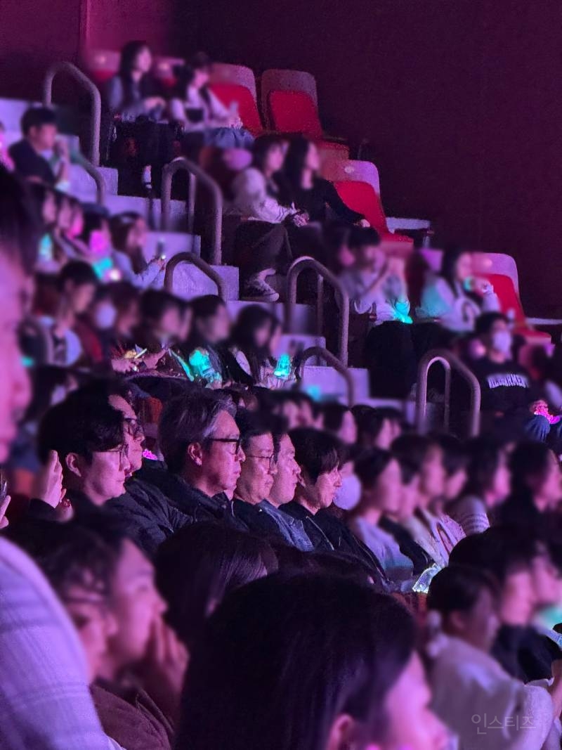 오늘 진행했던 아일릿 앙콘에 왔다는 플디 한성수랑 하이브 대표 | 인스티즈