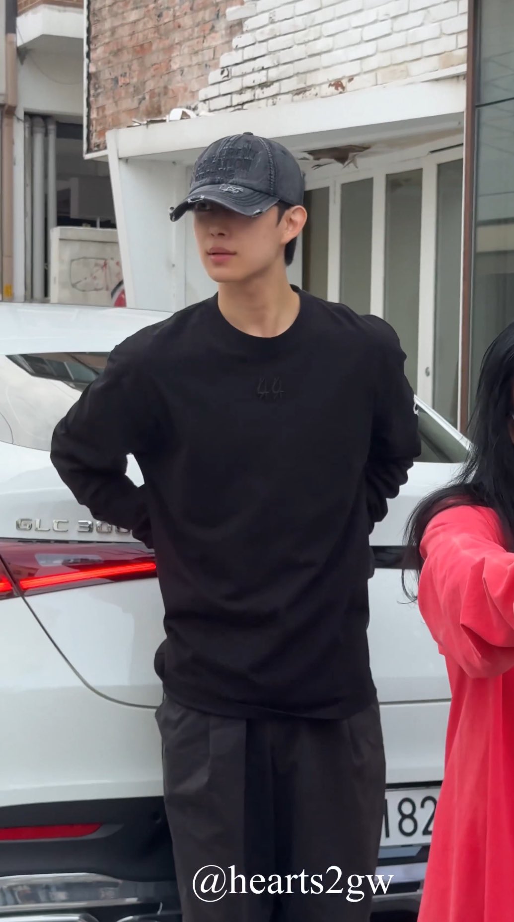 [잡담] 김건우는 볼캡만 썼다하면 | 인스티즈