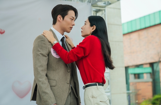 [정보/소식] 키스는괜히해서) 장기용 "안은진, 비타민C 같은 활력소…서로 토닥여줘" (키스는 괜히 해서) | 인스티즈