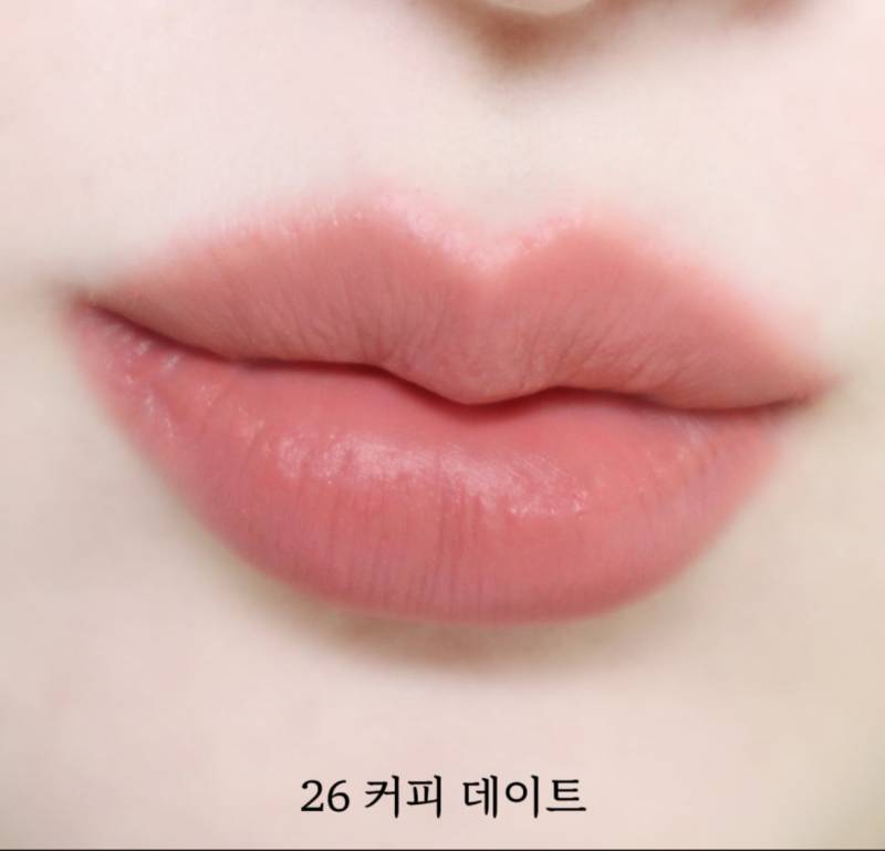 [잡담] 흑발이 어울리는 피부톤 까만 봄웜라인데 둘중 뭐사면 좋을까..? | 인스티즈