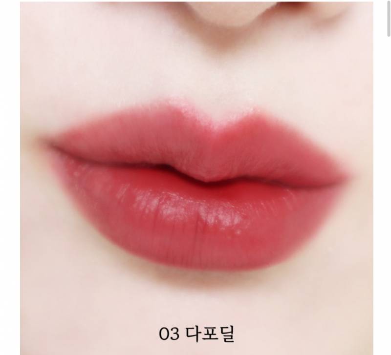 [잡담] 흑발이 어울리는 피부톤 까만 봄웜라인데 둘중 뭐사면 좋을까..? | 인스티즈