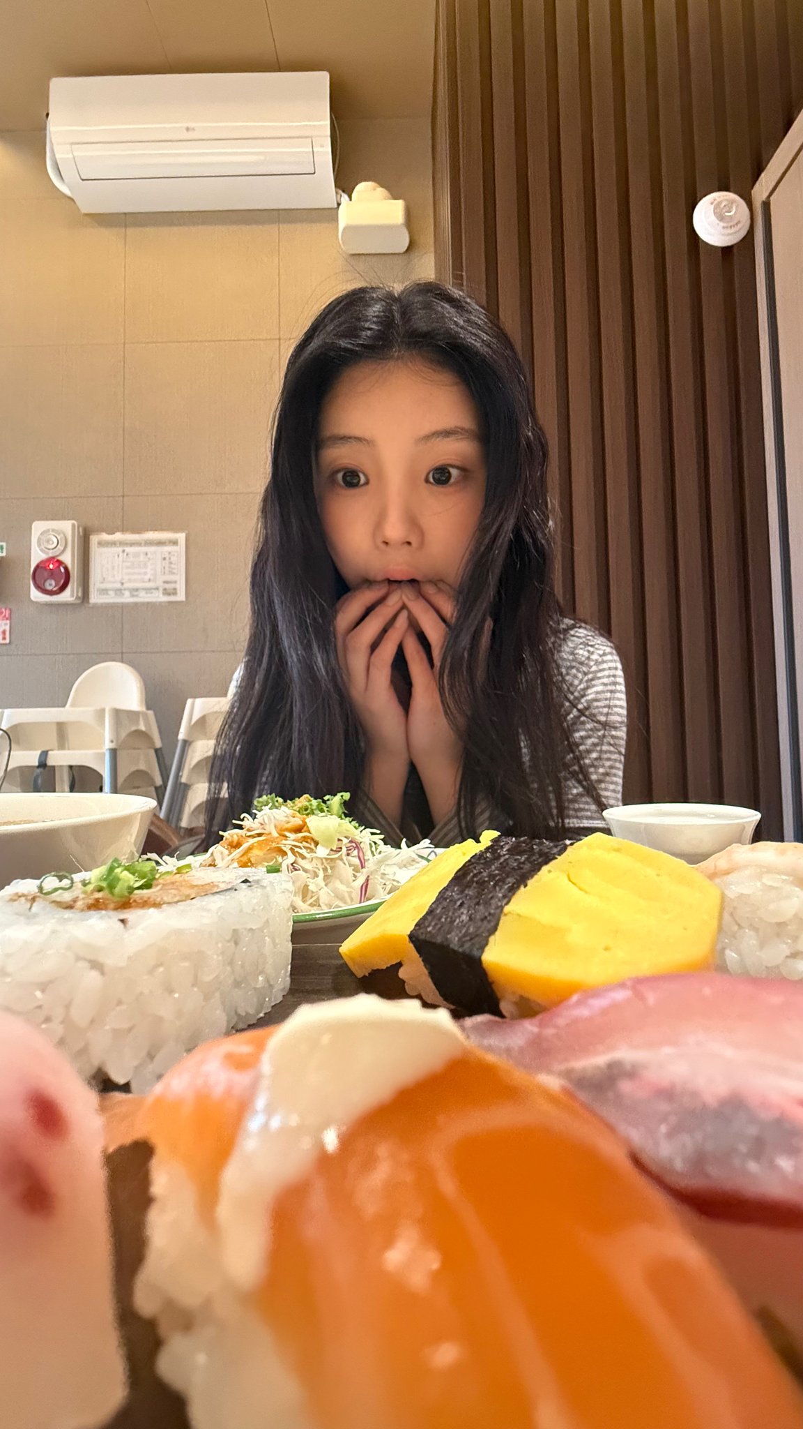 [잡담] 원희 이 사진 예절샷 포카 만들기 너무 좋게 생김 | 인스티즈