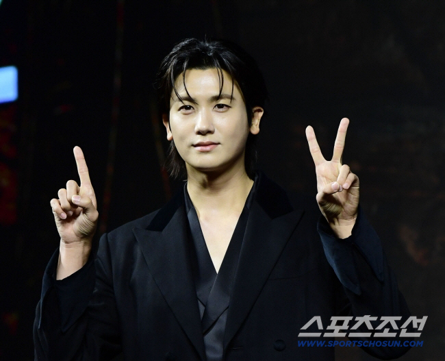 [정보/소식] [단독] 박형식, 드디어 다시 '로코킹'..'각잡힌 로맨스' 주인공 | 인스티즈