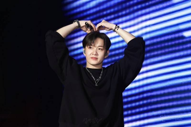 도파민 쩔었던 이창섭 스포트라이트 오프닝 .jpg | 인스티즈