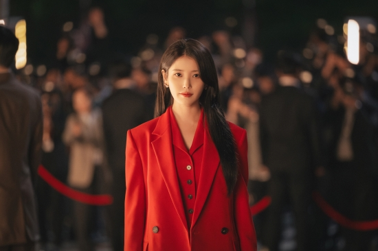 [잡담] 대군부인) 아이유 얼굴만 봐서 몰랐는데 | 인스티즈