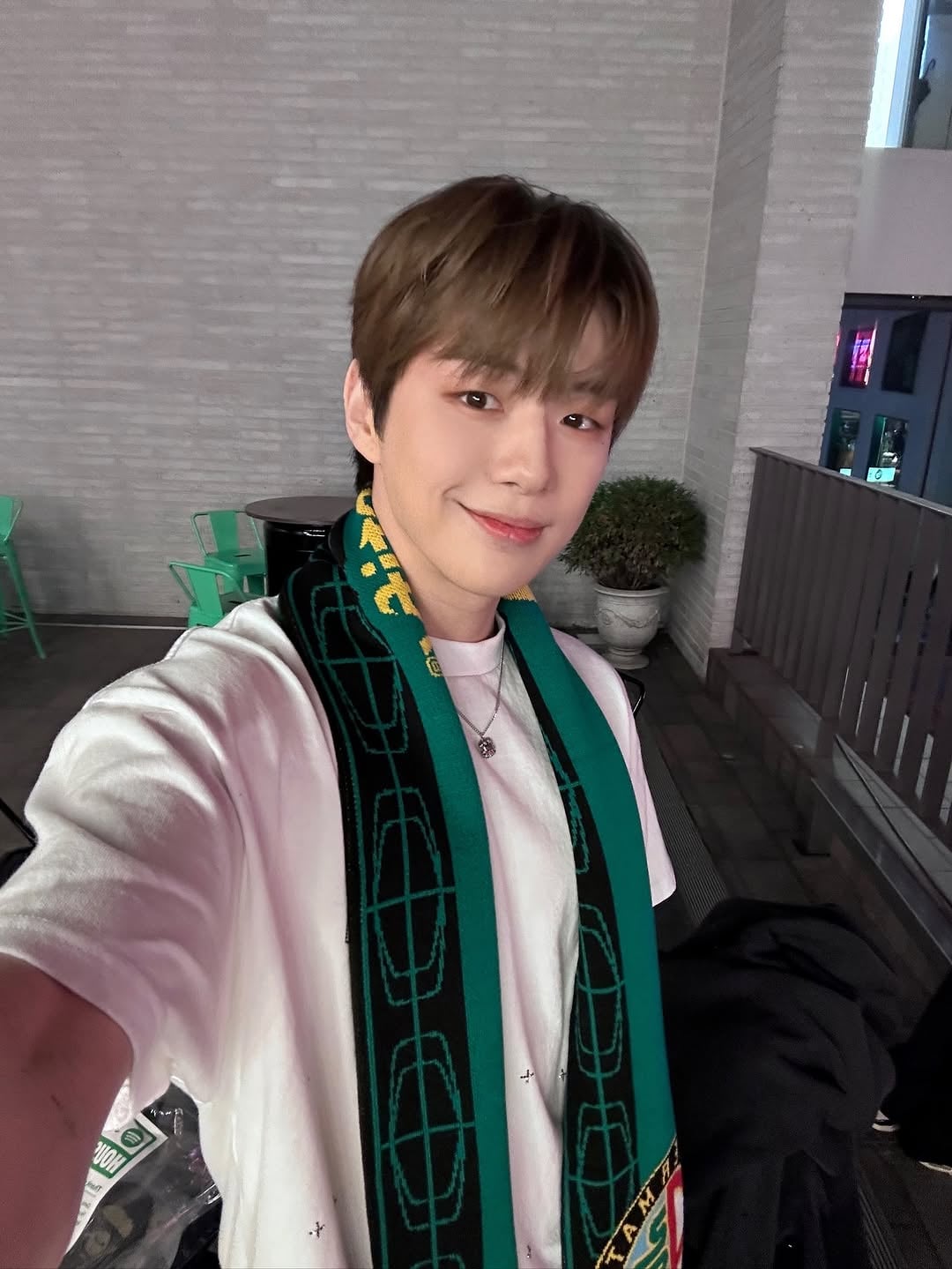 [잡담] 오늘 강다니엘 인스타에 텐, 지코(뒷모습) | 인스티즈