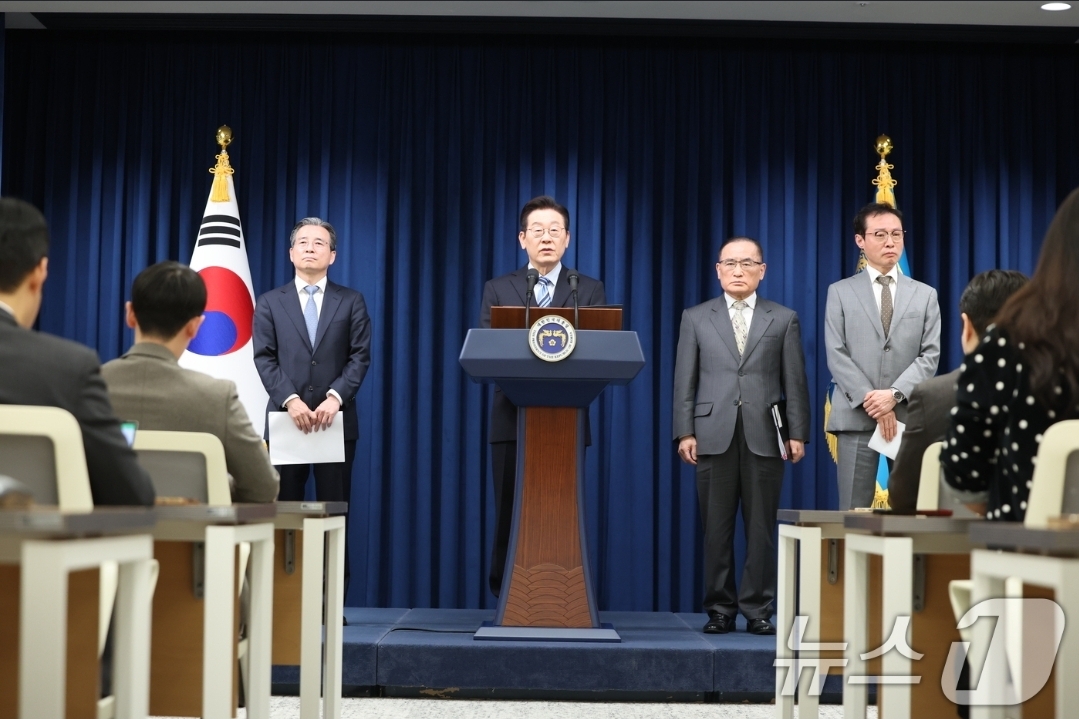 [정보/소식] [속보] 이재명 "핵잠수함, 건조추진 합의...핵 연료 재처리 권한도 미국 승인 받아" | 인스티즈