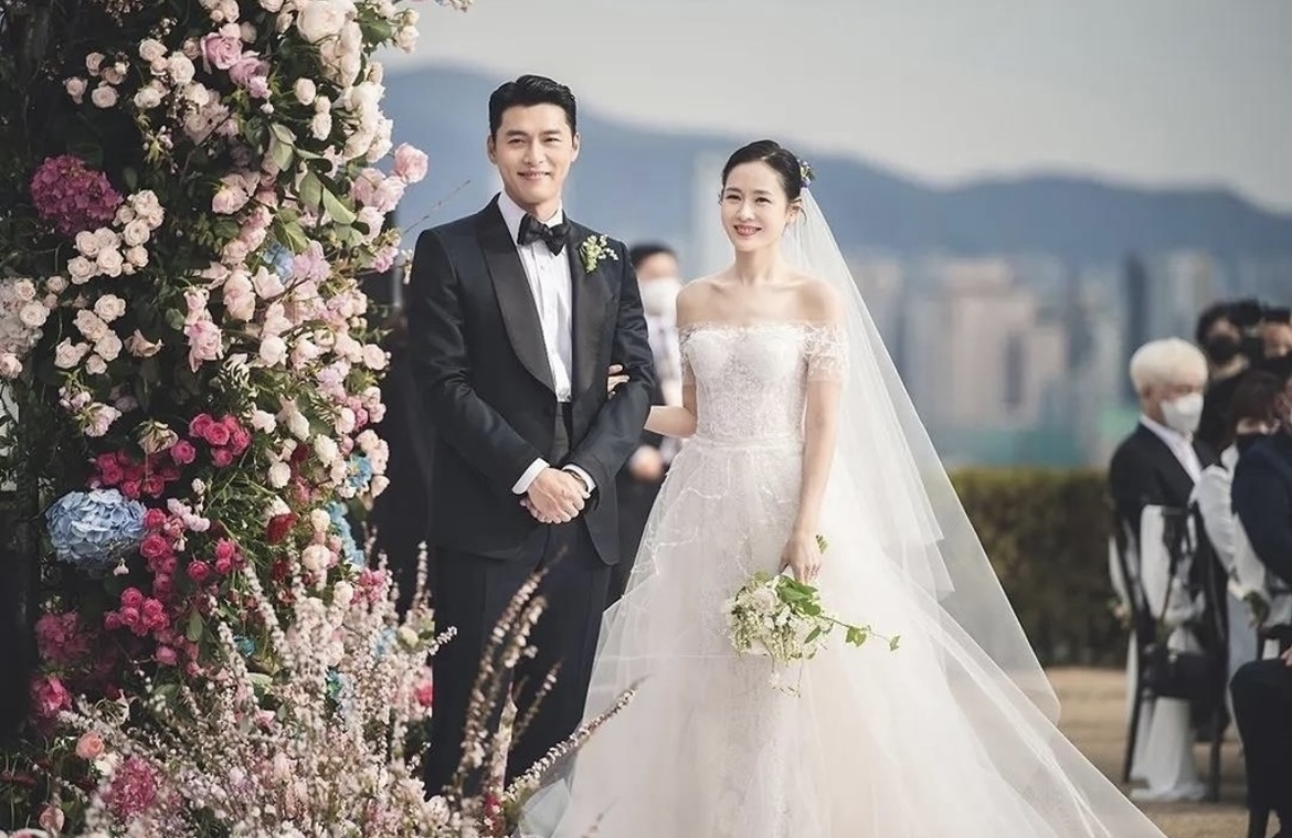 [잡담] 너네 결혼식 사진 둘 중 뭐가 취향임?? | 인스티즈