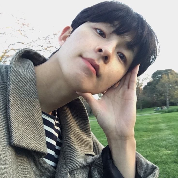 [잡담] 홍경 진짜 왜케 말갛게 생겼지..ㅠ | 인스티즈