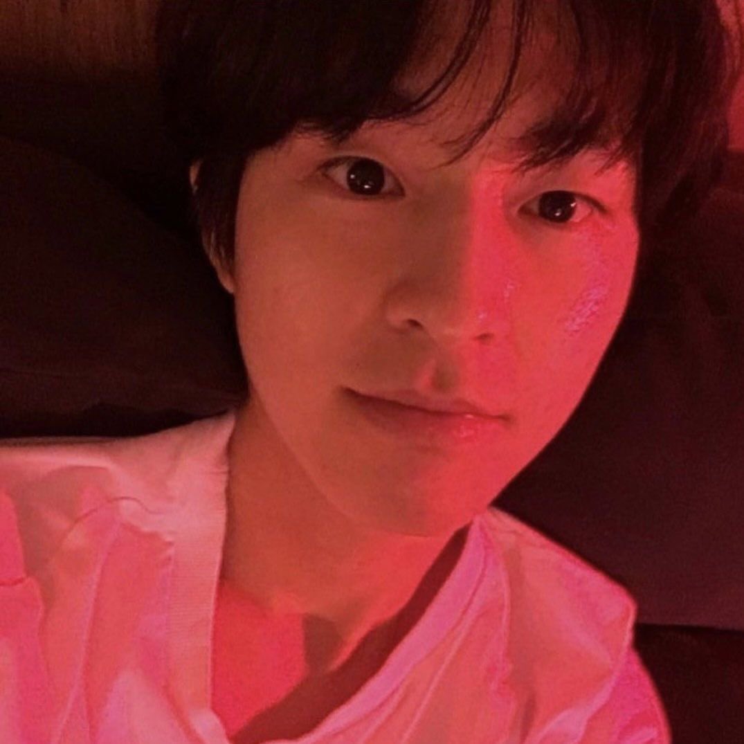 [잡담] 홍경 진짜 왜케 말갛게 생겼지..ㅠ | 인스티즈