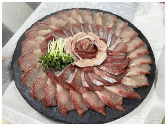 스레드에서 솔직히 맛없다고 까이고있는 회 | 인스티즈