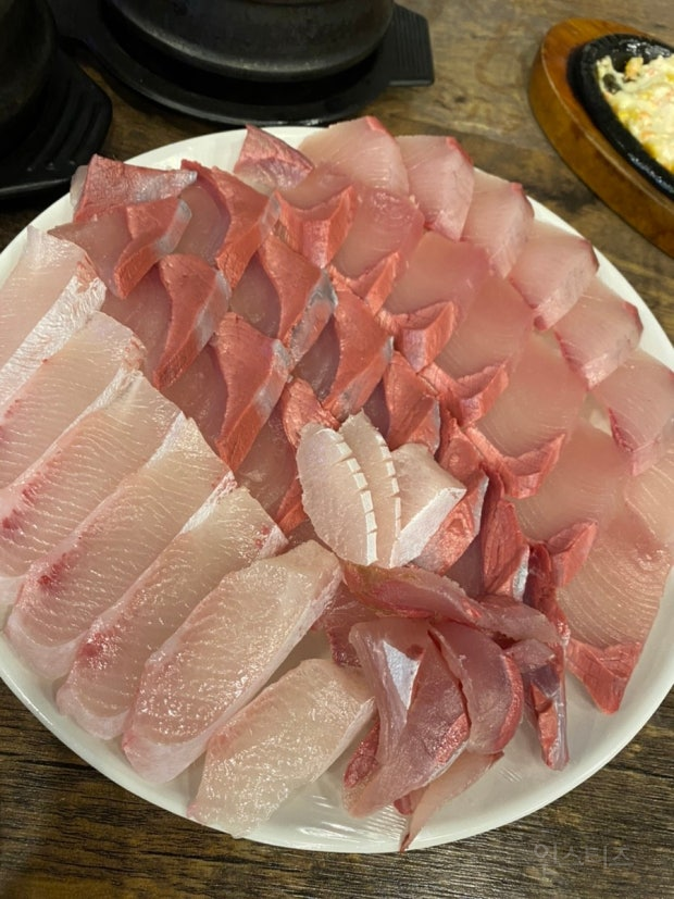 스레드에서 솔직히 맛없다고 까이고있는 회 | 인스티즈