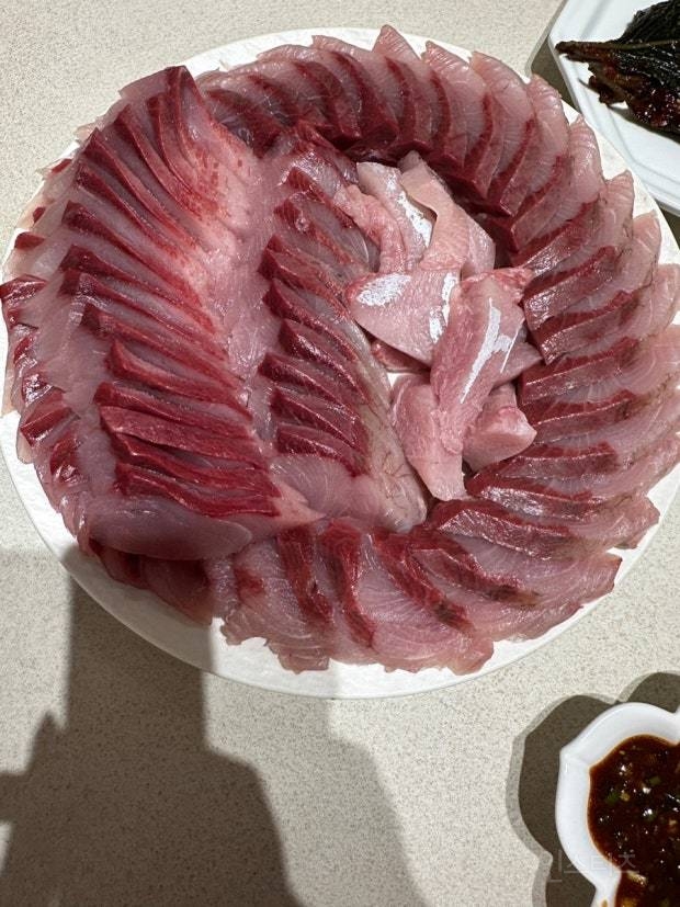 스레드에서 솔직히 맛없다고 까이고있는 회 | 인스티즈