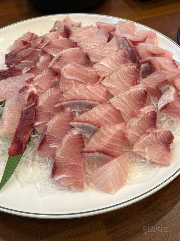 스레드에서 솔직히 맛없다고 까이고있는 회 | 인스티즈