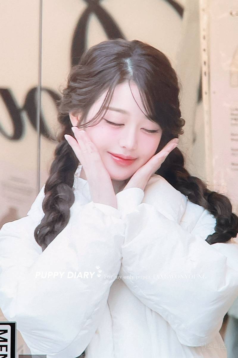 오늘 아이더X코스모폴리탄 캐시미어 트레일러 팝업 포토콜 행사 참석한 아이브 장원영 | 인스티즈
