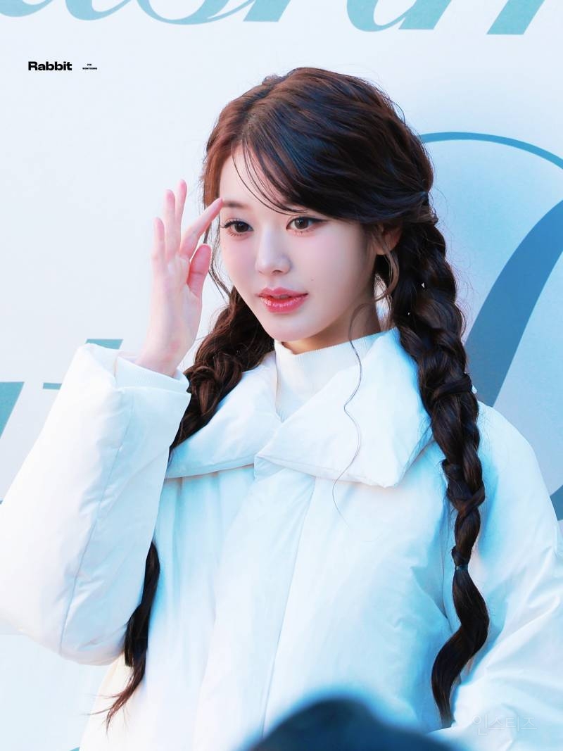 오늘 아이더X코스모폴리탄 캐시미어 트레일러 팝업 포토콜 행사 참석한 아이브 장원영 | 인스티즈