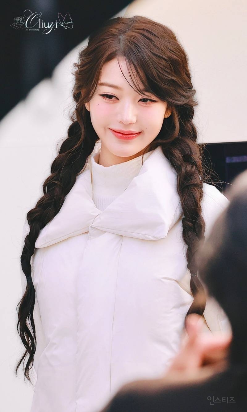 오늘 아이더X코스모폴리탄 캐시미어 트레일러 팝업 포토콜 행사 참석한 아이브 장원영 | 인스티즈