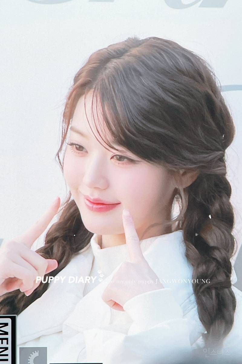 오늘 아이더X코스모폴리탄 캐시미어 트레일러 팝업 포토콜 행사 참석한 아이브 장원영 | 인스티즈