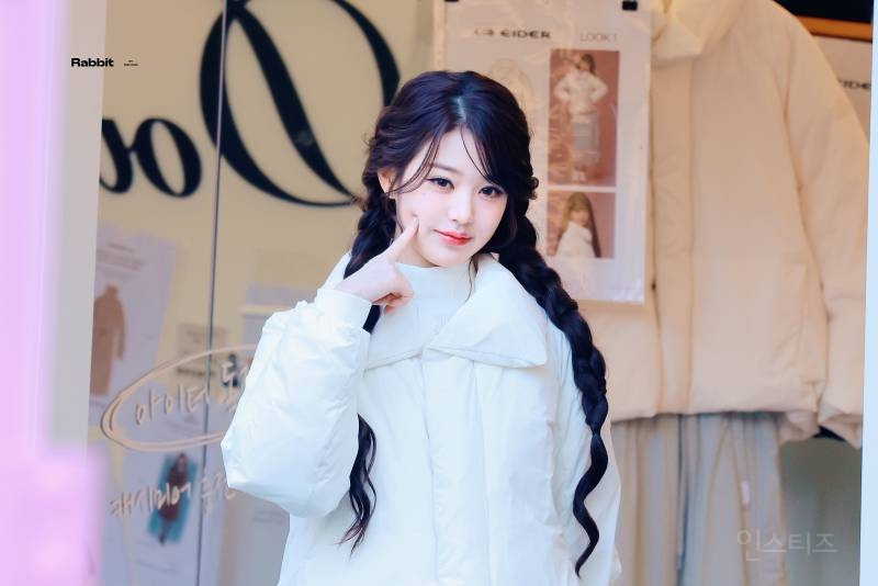 오늘 아이더X코스모폴리탄 캐시미어 트레일러 팝업 포토콜 행사 참석한 아이브 장원영 | 인스티즈