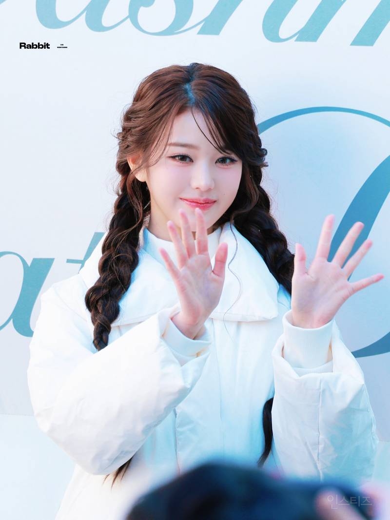 오늘 아이더X코스모폴리탄 캐시미어 트레일러 팝업 포토콜 행사 참석한 아이브 장원영 | 인스티즈