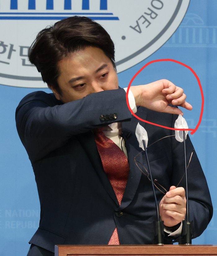 [잡담] 작년에 르노 여직원 집게손 마녀사냥 당한 거 넘 안타까움 | 인스티즈