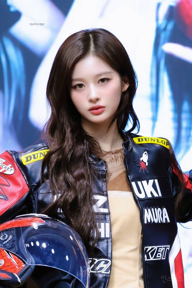 헬멧을 벗었더니 초미녀가 등장...twt | 인스티즈