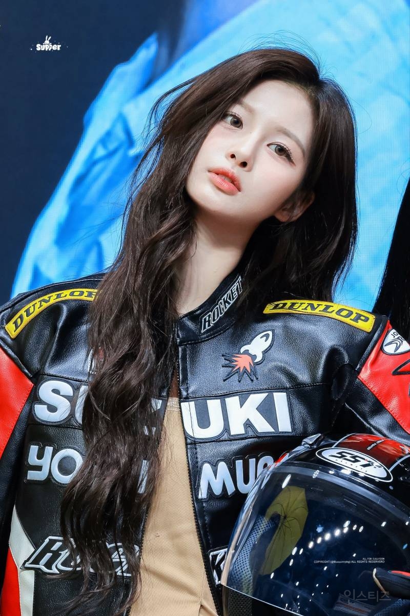 헬멧을 벗었더니 초미녀가 등장...twt | 인스티즈