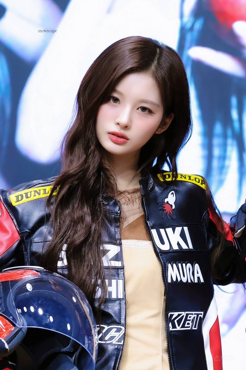 헬멧을 벗었더니 초미녀가 등장...twt | 인스티즈