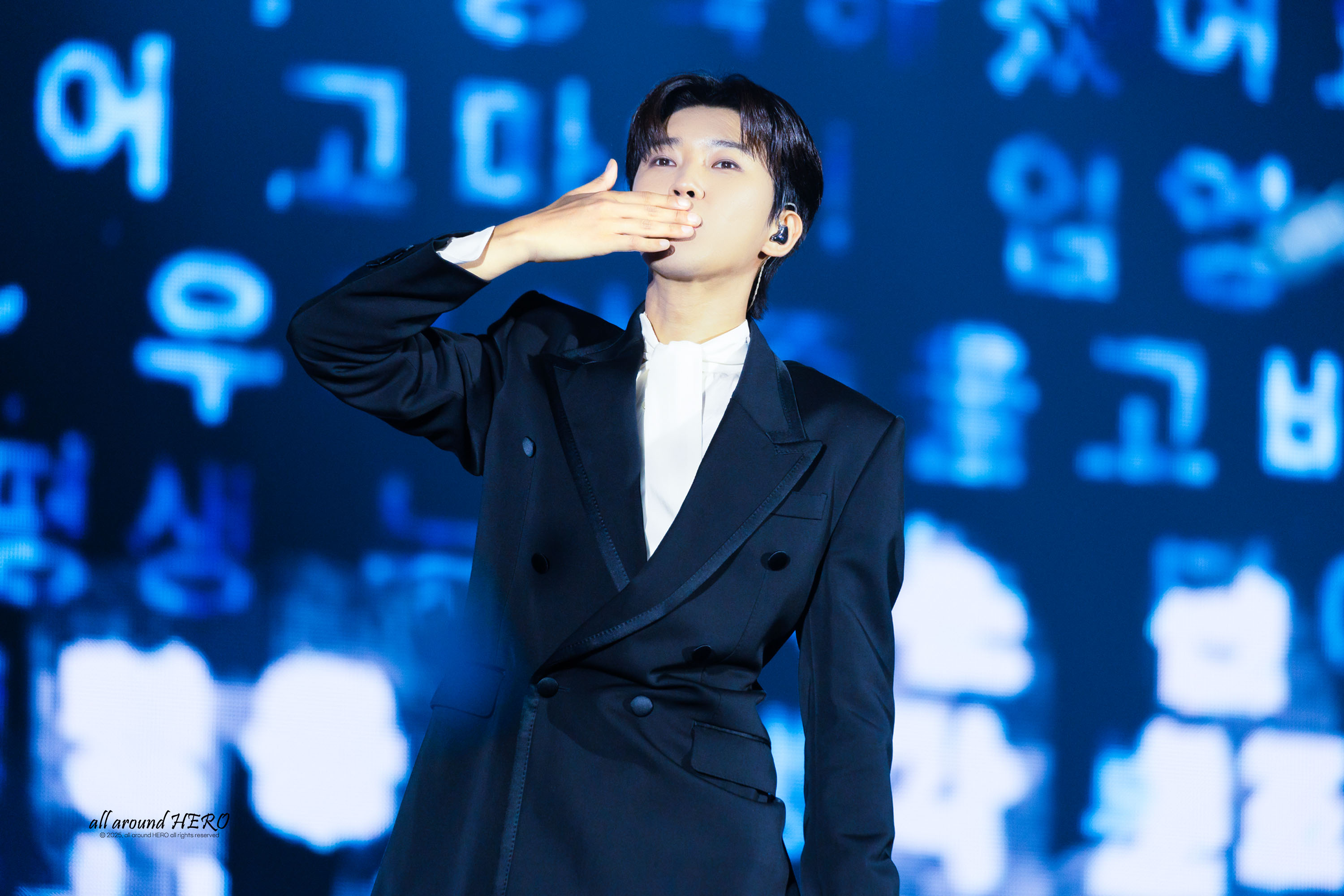 [잡담] 임영웅 2025 콘서트 무대 의상과 장르에 따른 분위기 차이 | 인스티즈