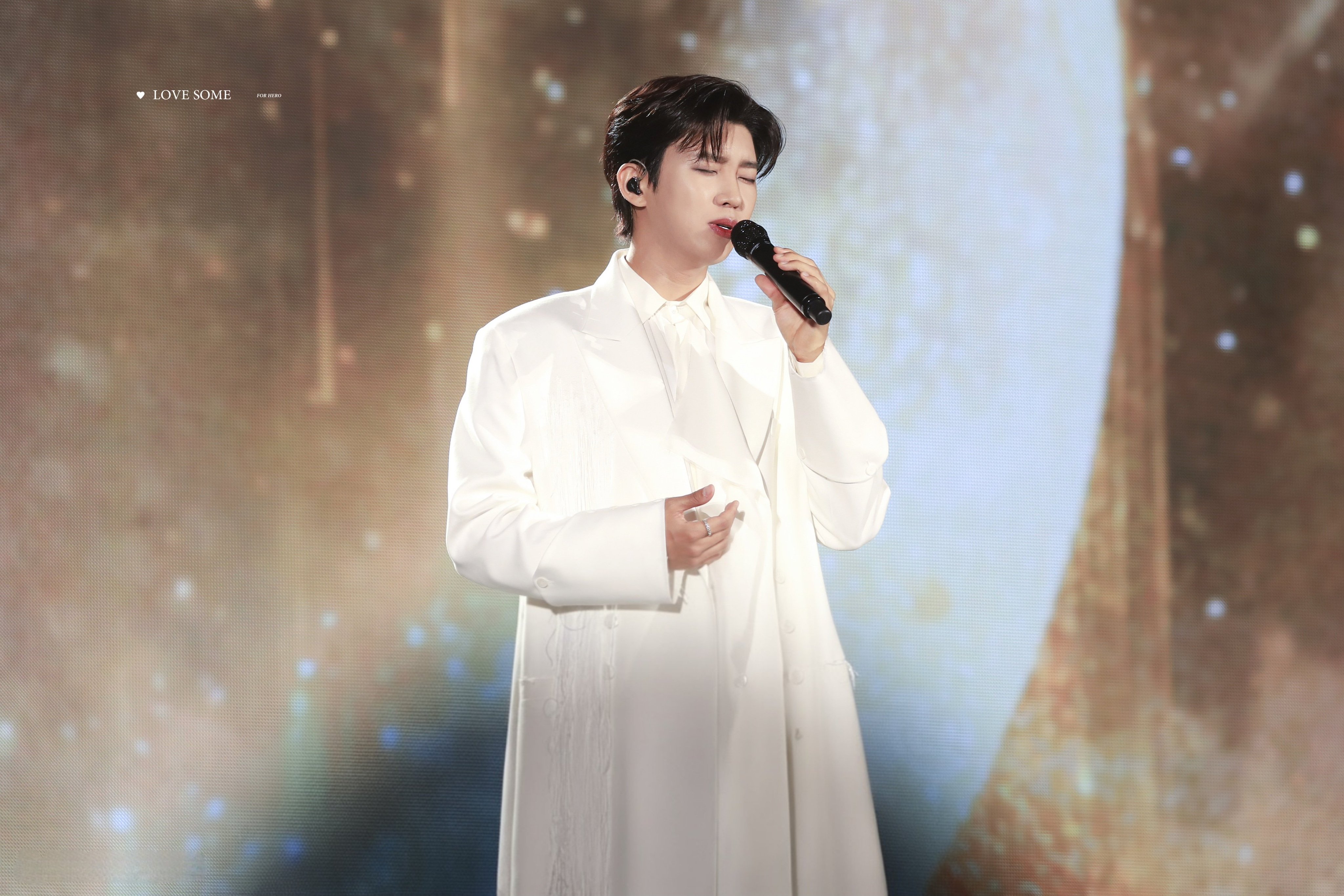 [잡담] 임영웅 2025 콘서트 무대 의상과 장르에 따른 분위기 차이 | 인스티즈