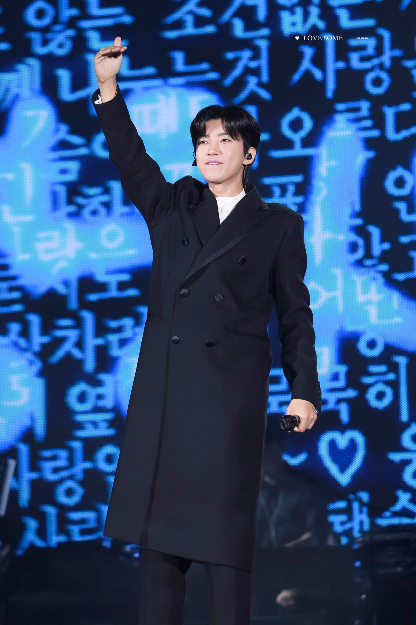 [잡담] 임영웅 2025 콘서트 무대 의상과 장르에 따른 분위기 차이 | 인스티즈