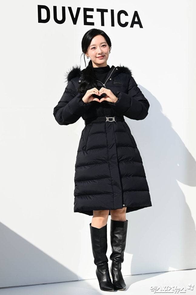 어제 듀베티카 포토콜 행사 참석한 김지원 기사사진 | 인스티즈