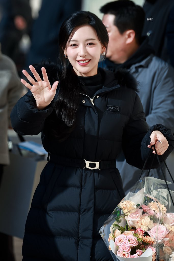 [잡담] 251117 김지원 듀베티카 포토콜 행사 사진들 | 인스티즈