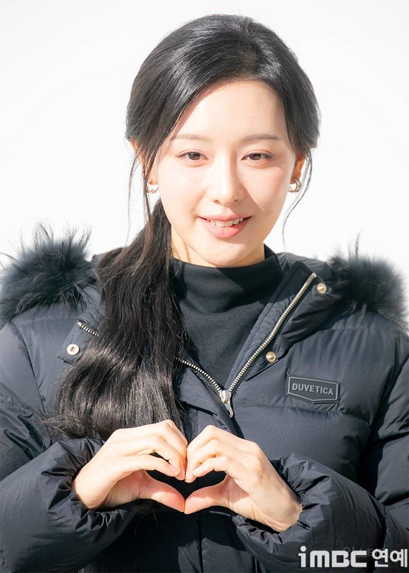 어제 듀베티카 포토콜 행사 참석한 김지원 기사사진 | 인스티즈