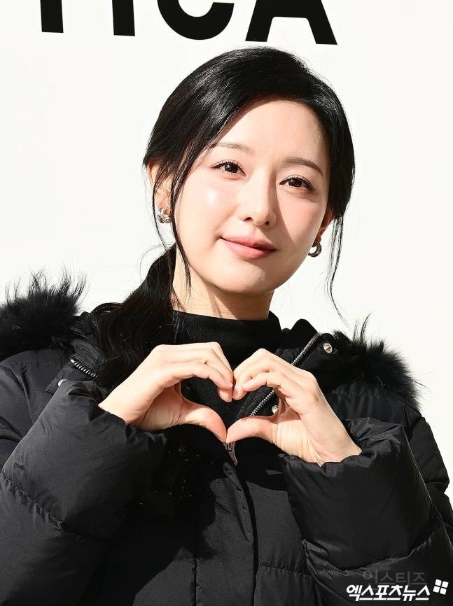 어제 듀베티카 포토콜 행사 참석한 김지원 기사사진 | 인스티즈
