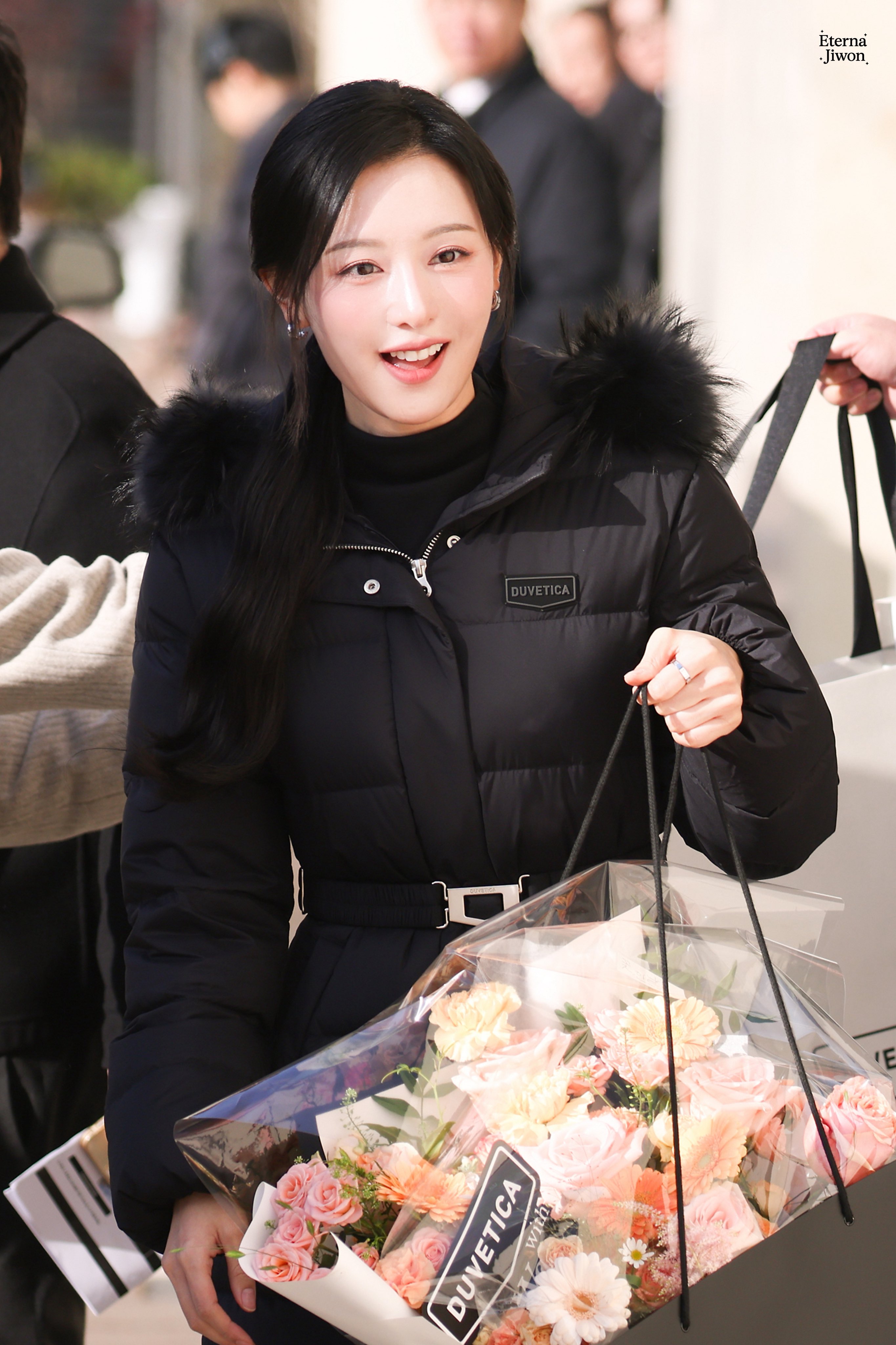 [잡담] 251117 김지원 듀베티카 포토콜 행사 사진들 | 인스티즈