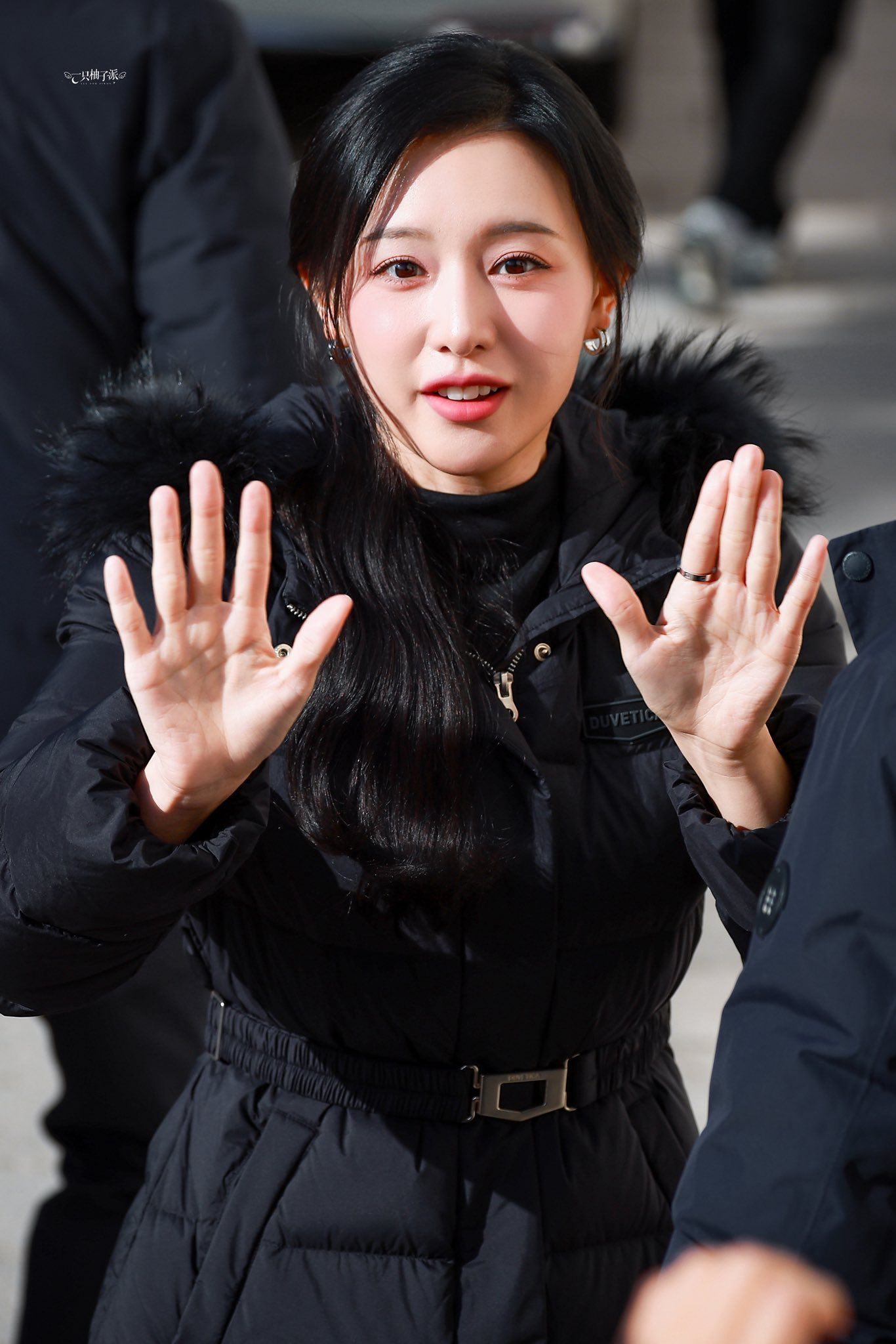 [잡담] 251117 김지원 듀베티카 포토콜 행사 사진들 | 인스티즈