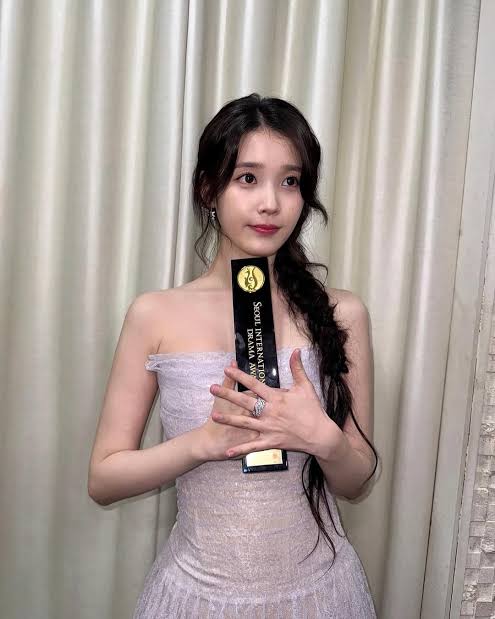 [잡담] 대군부인) 아이유 손 & 변우석 손 | 인스티즈