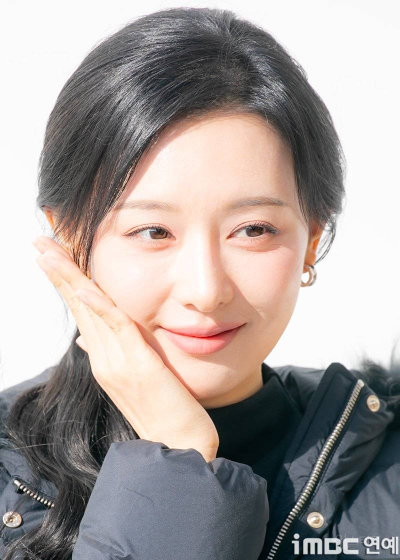 어제 듀베티카 포토콜 행사 참석한 김지원 기사사진 | 인스티즈