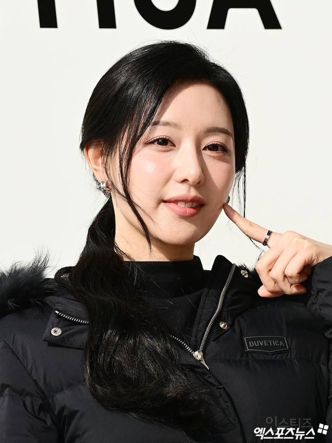 어제 듀베티카 포토콜 행사 참석한 김지원 기사사진 | 인스티즈