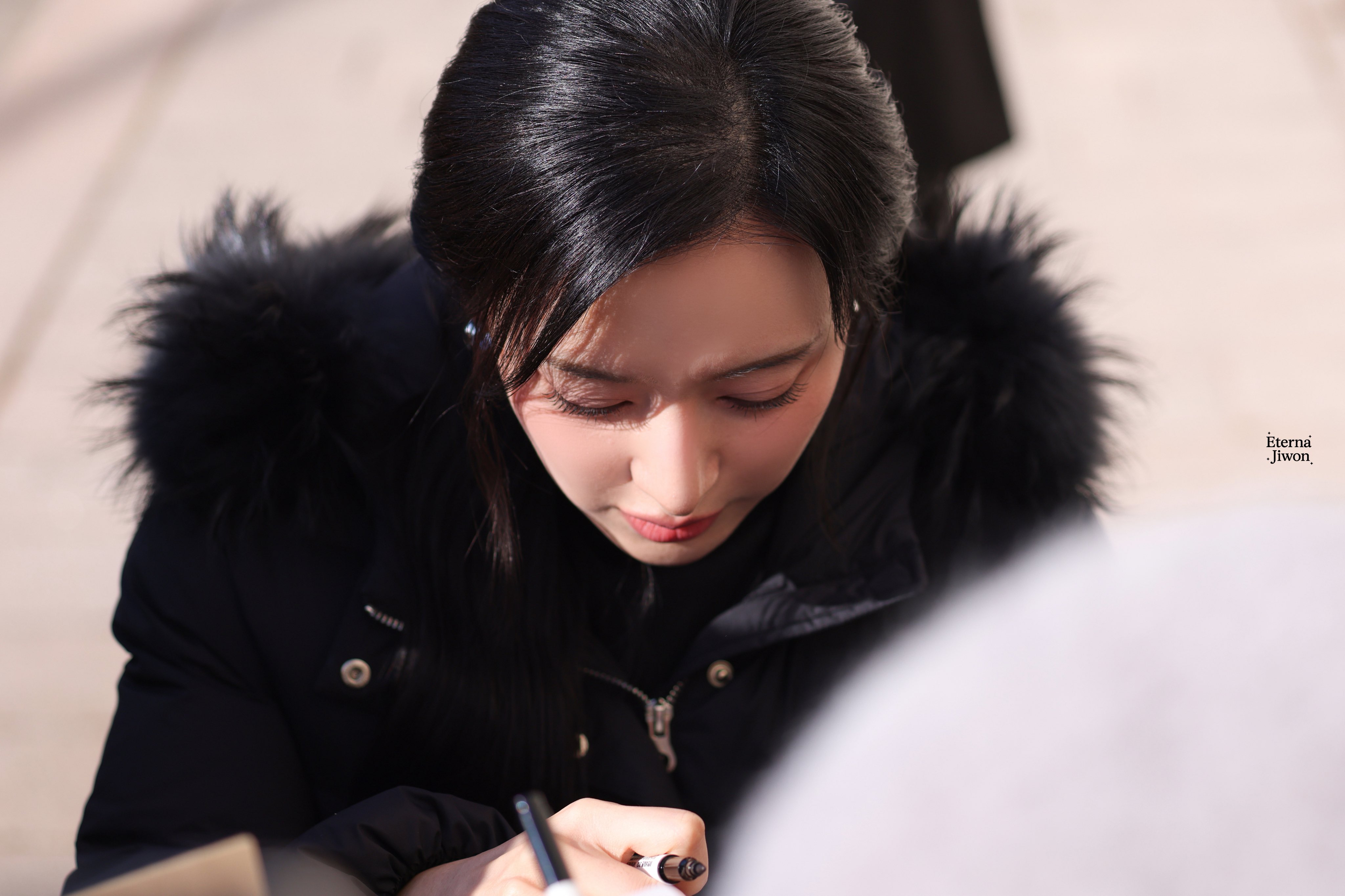 [잡담] 251117 김지원 듀베티카 포토콜 행사 사진들 | 인스티즈