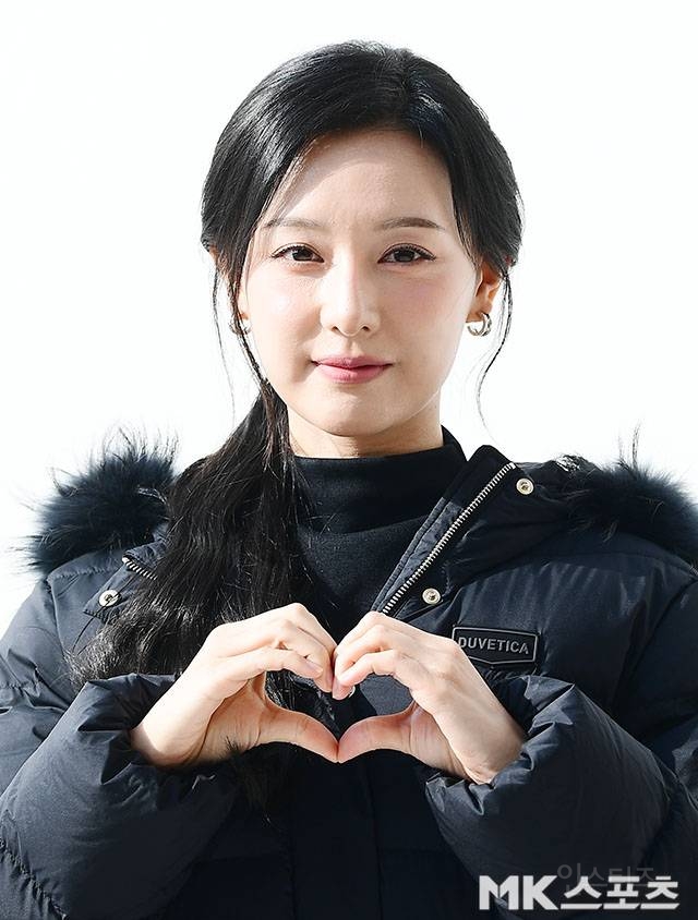 어제 듀베티카 포토콜 행사 참석한 김지원 기사사진 | 인스티즈