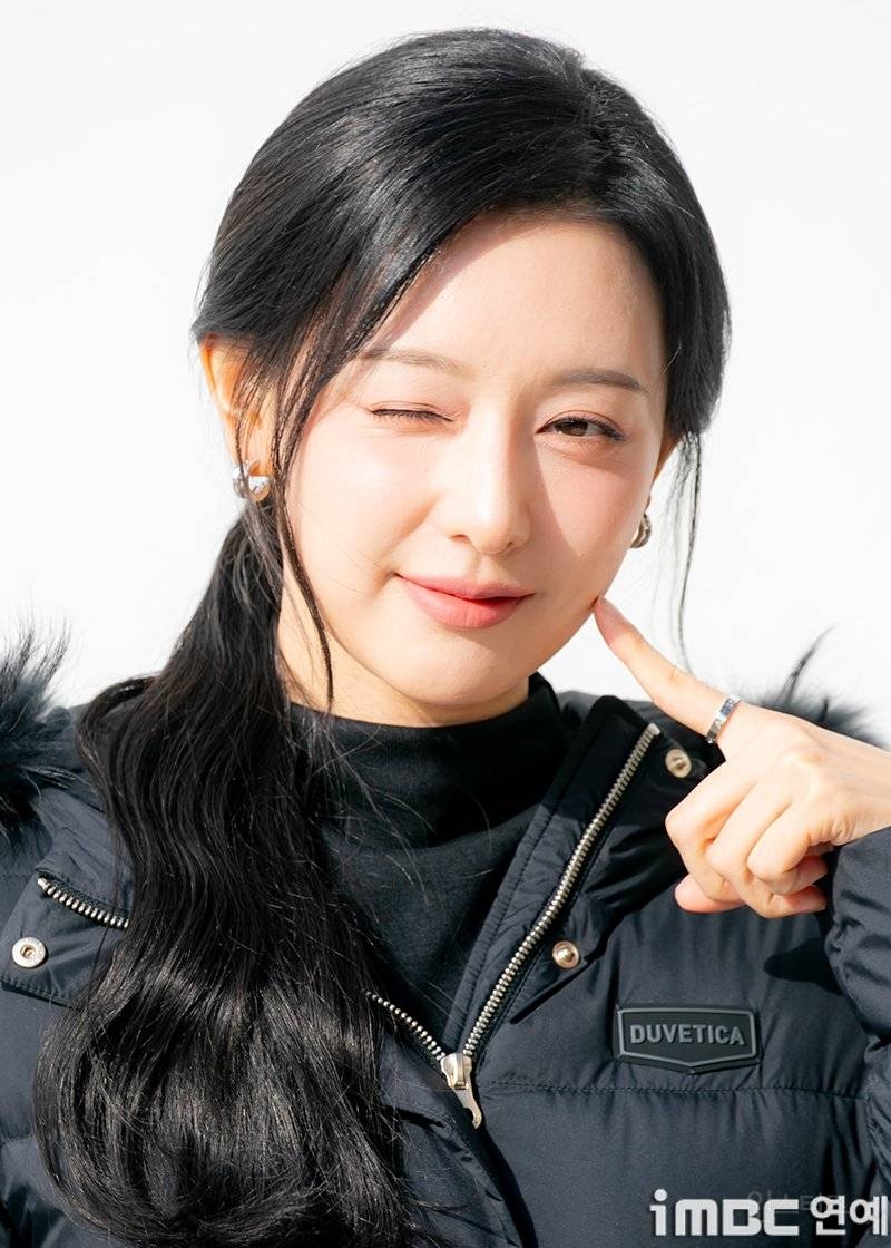 어제 듀베티카 포토콜 행사 참석한 김지원 기사사진 | 인스티즈