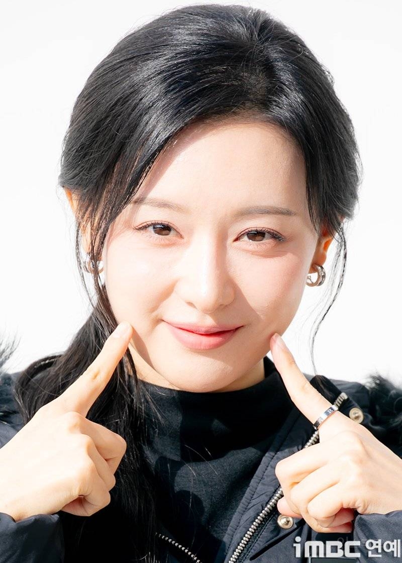 어제 듀베티카 포토콜 행사 참석한 김지원 기사사진 | 인스티즈