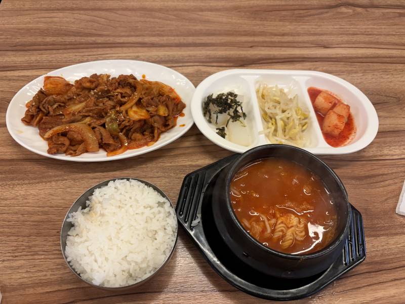 [잡담] 점심 먹은거! 이렇게9000원이라니! 만족👍 | 인스티즈