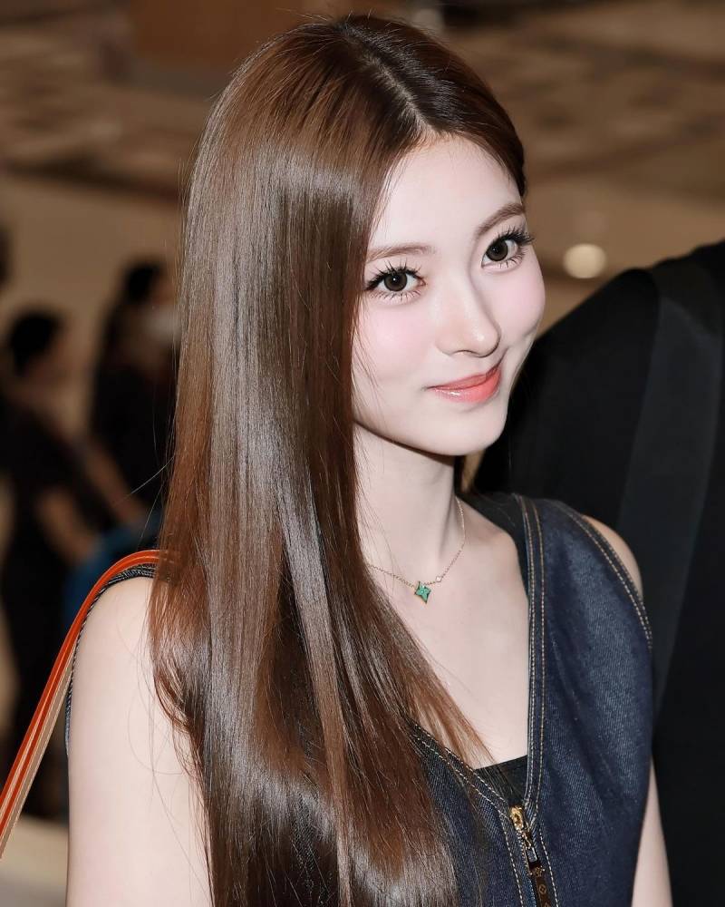 [잡담] 요즘 여자연예인들 저렇게 애기머리.? 따로 커트하는건가 | 인스티즈