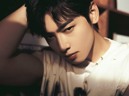 아이즈 매거진이 풀어준 차은우 선물 짤.jpg | 인스티즈