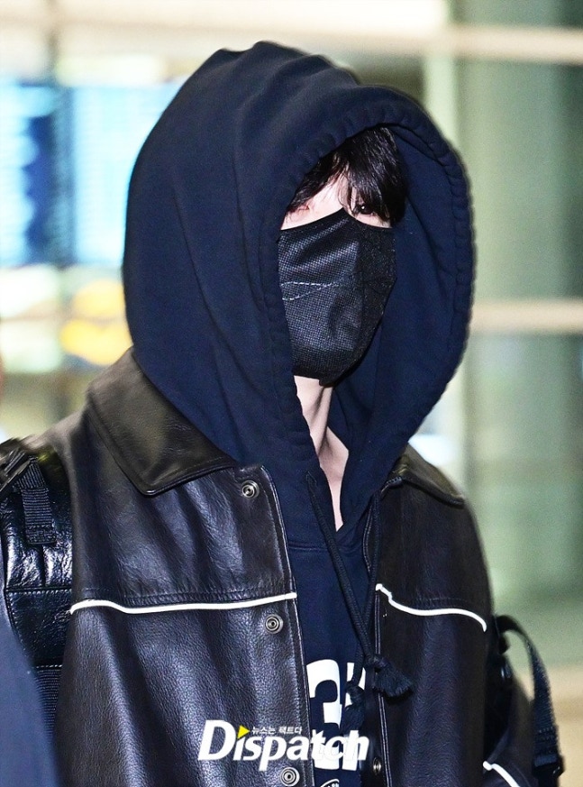 [잡담] 정국 오늘 착장 역시나 새까맣고 | 인스티즈