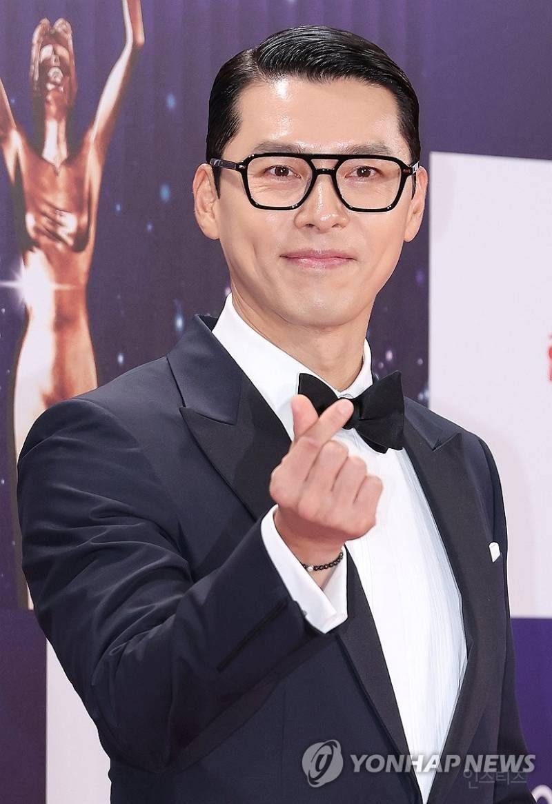 오늘자 현빈 청룡 레드카펫 | 인스티즈