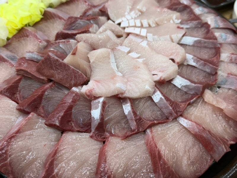 [잡담] 방어 때깔 좀 봐줭 여기 방어 맛있을 거 같아?? | 인스티즈